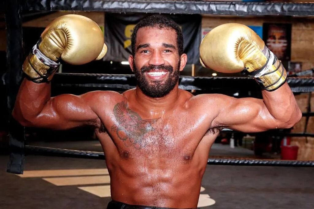 Esquiva Falcão busca campeonato mundial do peso-médio na Alemanha