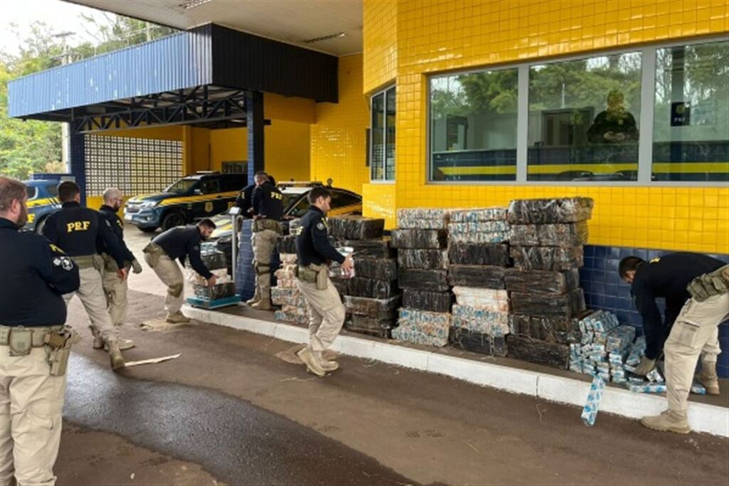 Caminhão com mais de uma tonelada de maconha é apreendido pela PRF em Cruz Alta