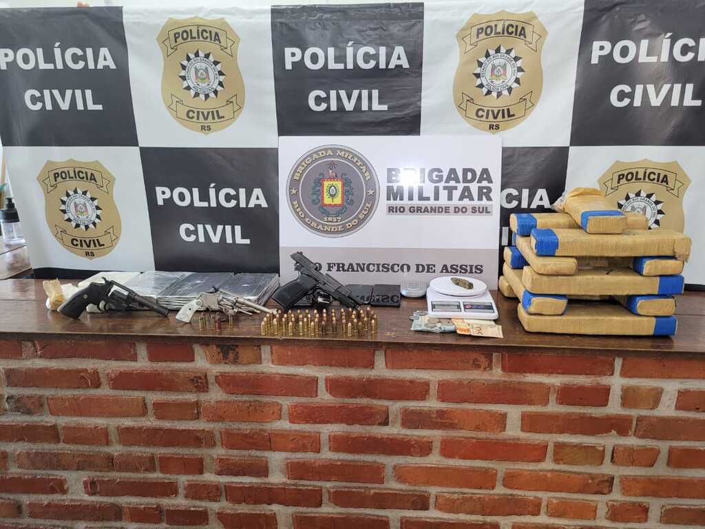 título imagem Foragido da Justiça é preso em casa abandonada e droga enterrada é apreendida em São Francisco de Assis