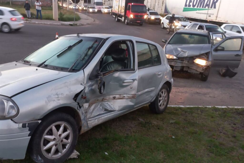 Acidente entre dois veículos deixa uma pessoa levemente ferida em Santa Maria