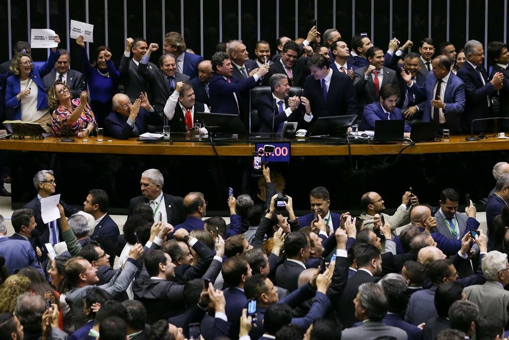 título imagem Câmara dos Deputados aprova PEC da reforma tributária