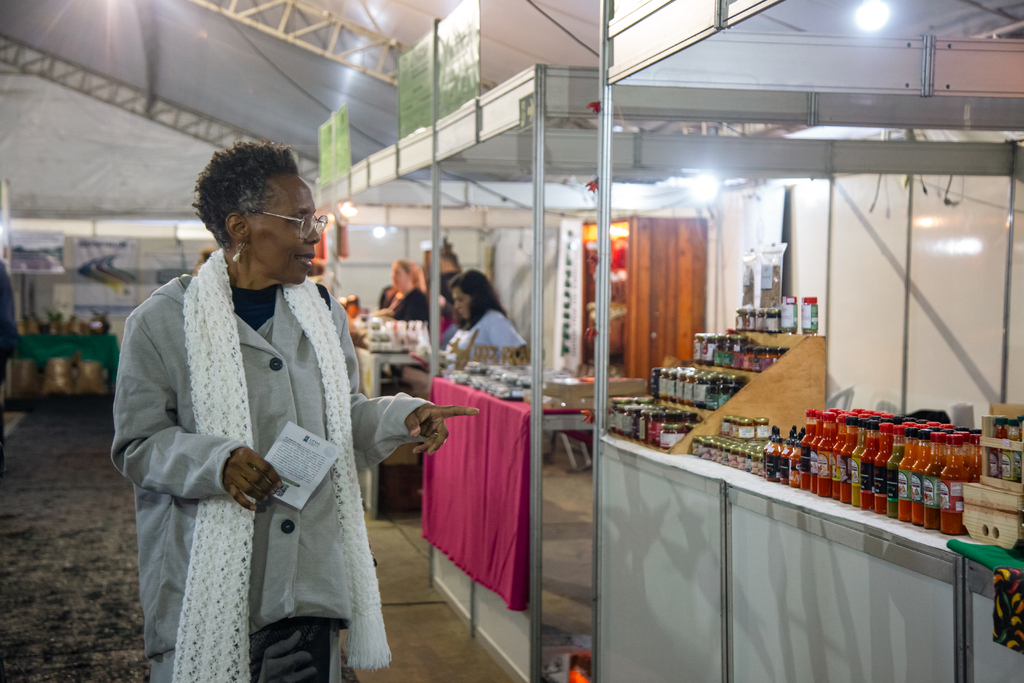 título imagem Representante do Ministério da Igualdade Racial visita Feicoop para fomentar políticas públicas