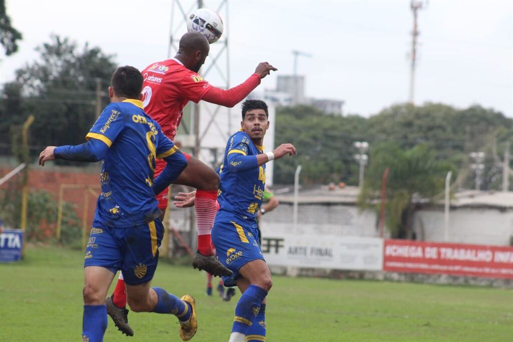 título imagem Inter-SM empata com o Pelotas em jogo marcado por briga entre torcidas na Baixada