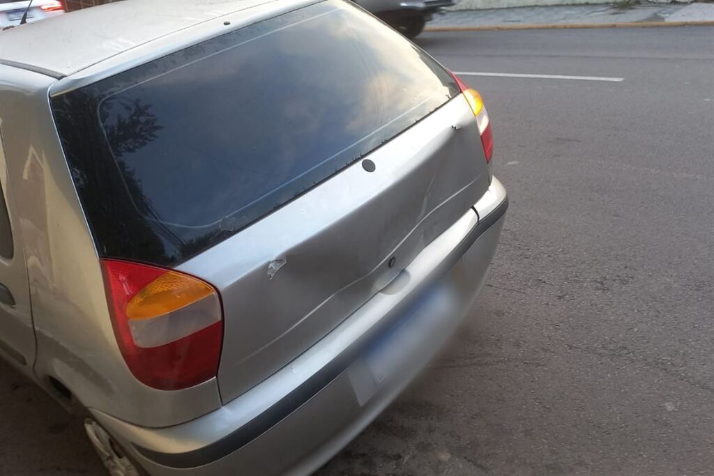 Engavetamento entre quatro veículos é registrado na manhã desta terça-feira no Centro de Santa Maria