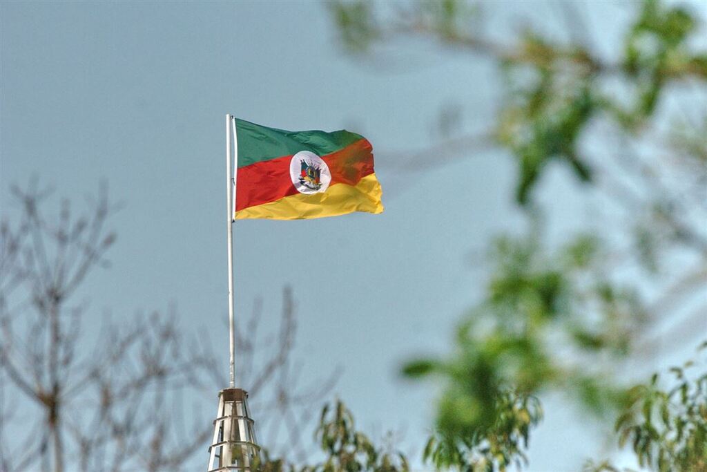 título imagem Deputados aprovam proposta que dificulta alterações na letra do hino do Rio Grande do Sul; entenda