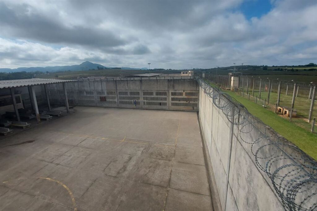 Detento é capturado após pular muro e fugir de penitenciária em Santa Maria