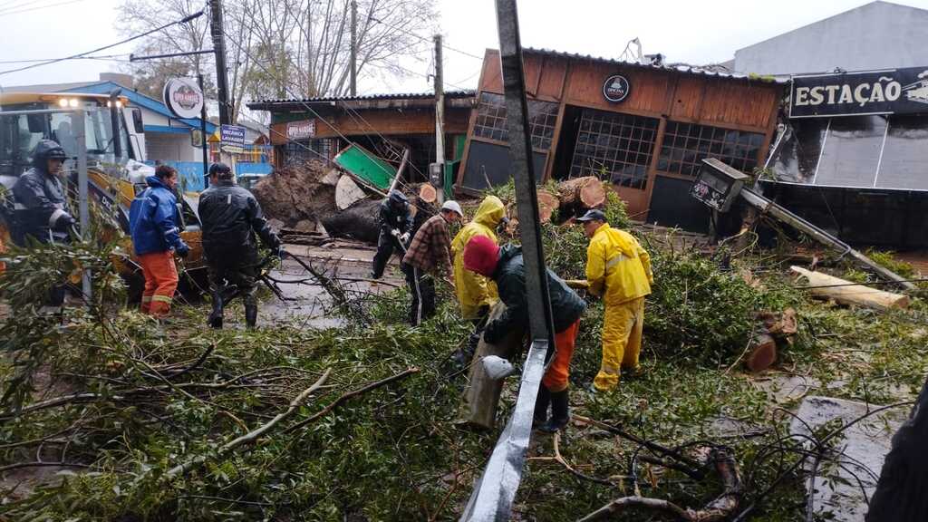 título imagem Defesa Civil confirma uma morte após passagem de ciclone no RS