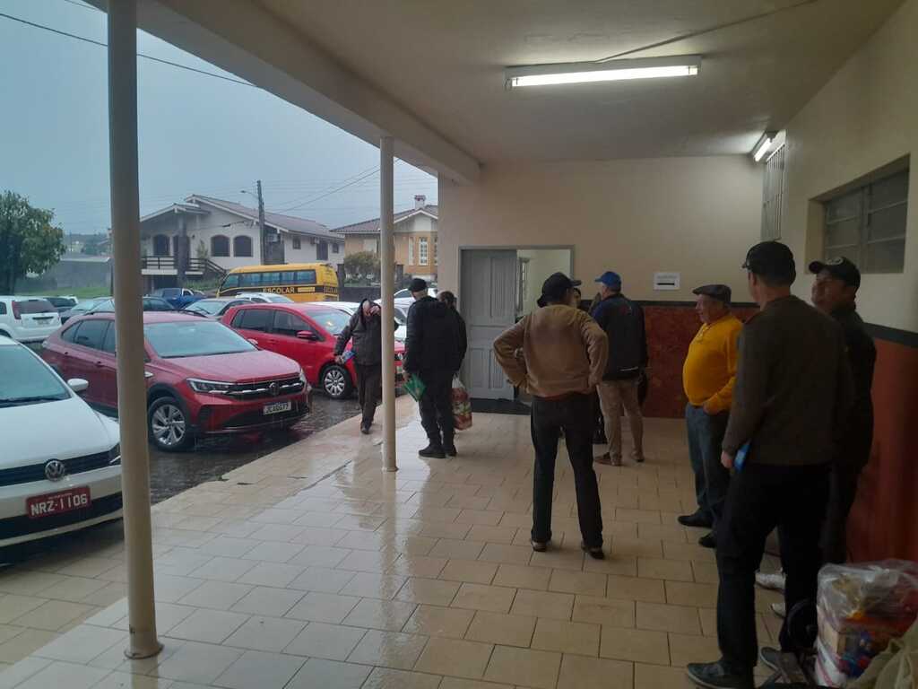 título imagem Agricultores de Faxinal do Soturno recebem 1887 cestas básicas