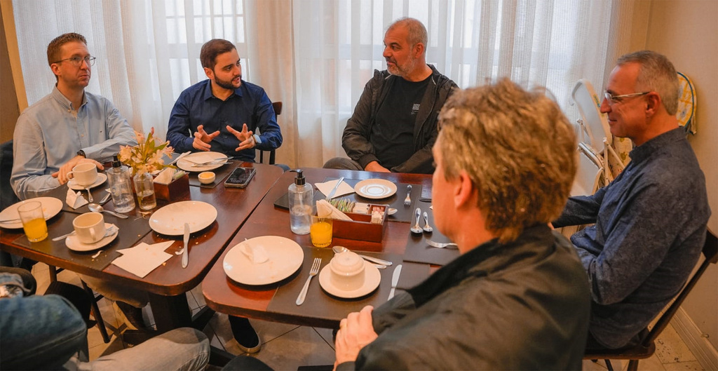 título imagem O flerte do MDB com o provável sucessor do governo Pozzobom