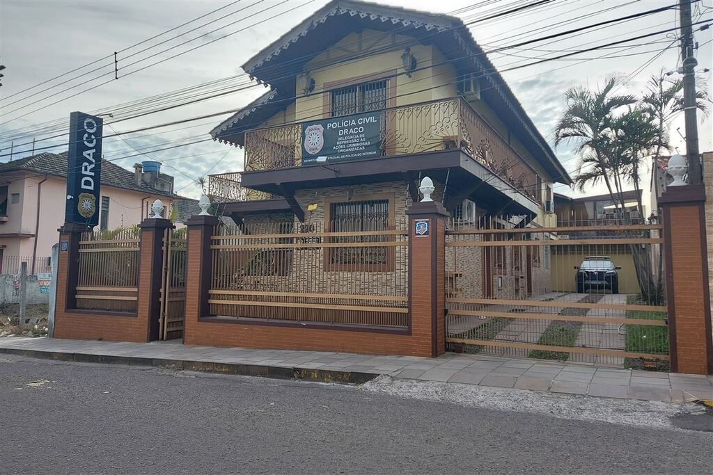 Jovem é presa em flagrante por tráfico de drogas em Santa Maria