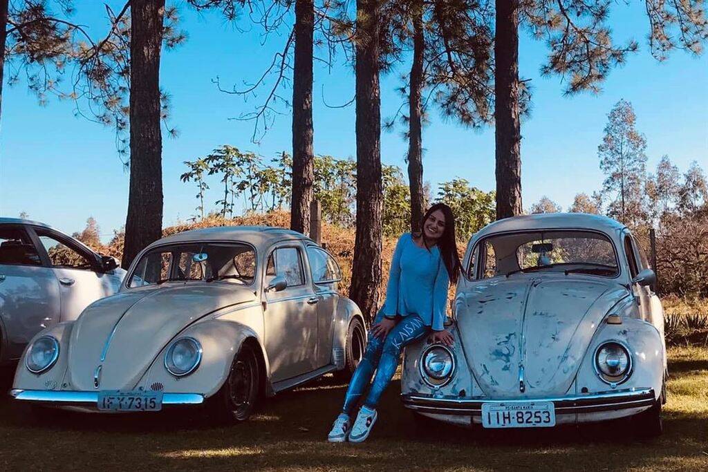 Amigos de vítima de acidente entre Fusca e ônibus promovem ação para recuperar veículo