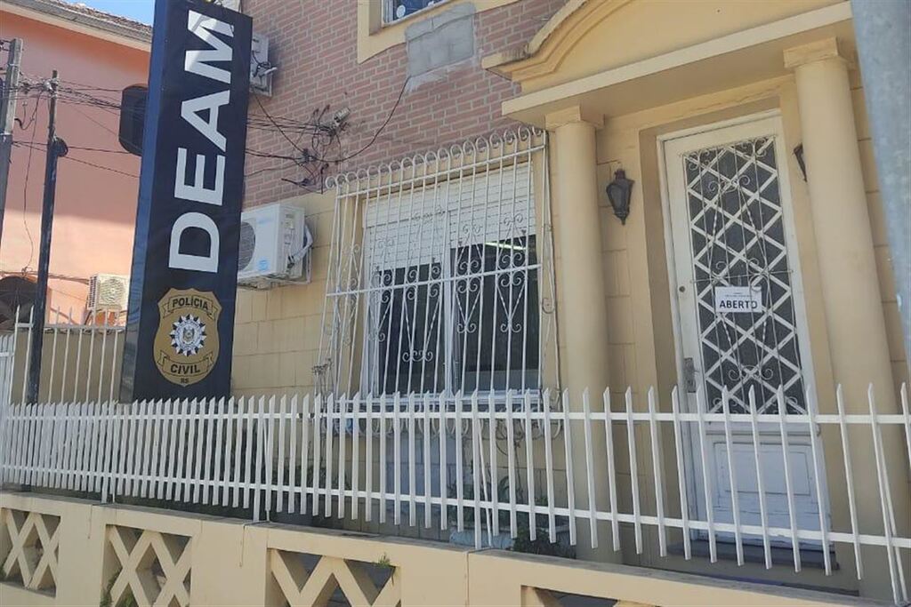 Homem ameaça familiares, agride mulher e é preso em flagrante em Santa Maria