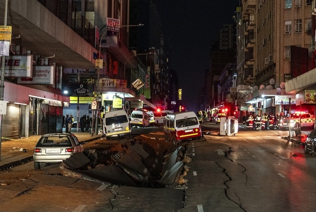 VÍDEO: rua explode e deixa um morto e 48 feridos na África do Sul