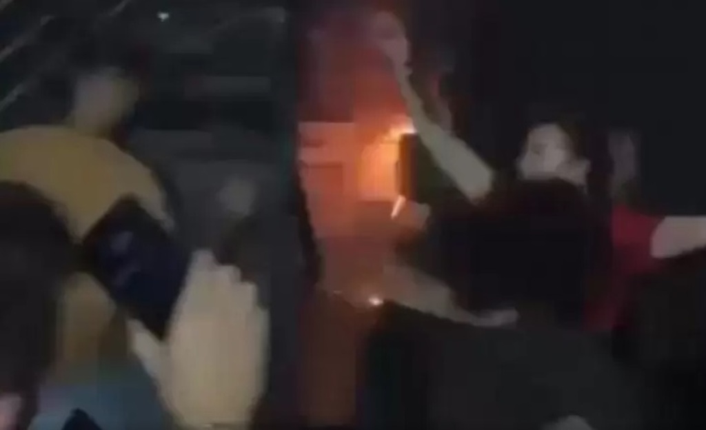 título imagem Após princípio de incêndio em festa da Barbie, boate em cidade gaúcha é esvaziada
