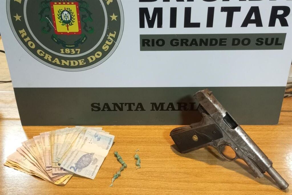 Jovem é preso ao ser flagrado com arma e drogas no Bairro Noal em Santa Maria