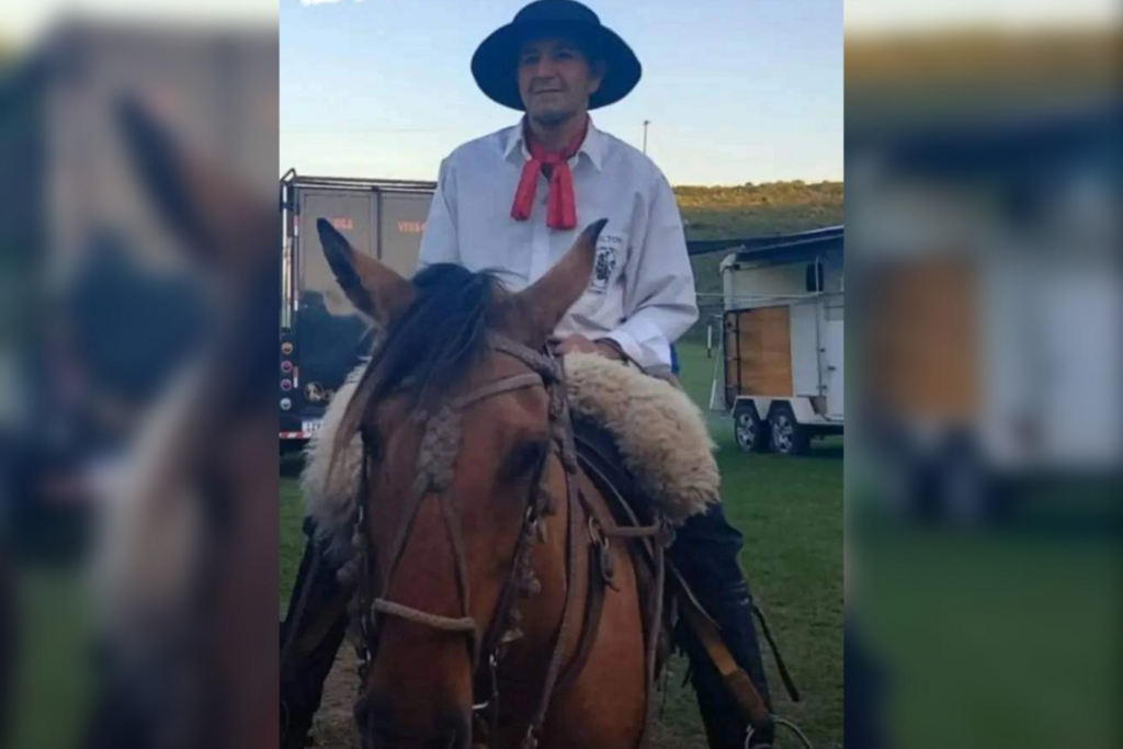 'Uma pessoa que vivia para o campo e apaixonada pelo tradicionalismo', relatam familiares de homem que morreu após cair de barranco com trator 'Uma pessoa que vivia para o campo e apaixonada pelo tradicionalismo', relatam familiares de homem que morreu após cair de barranco com trator