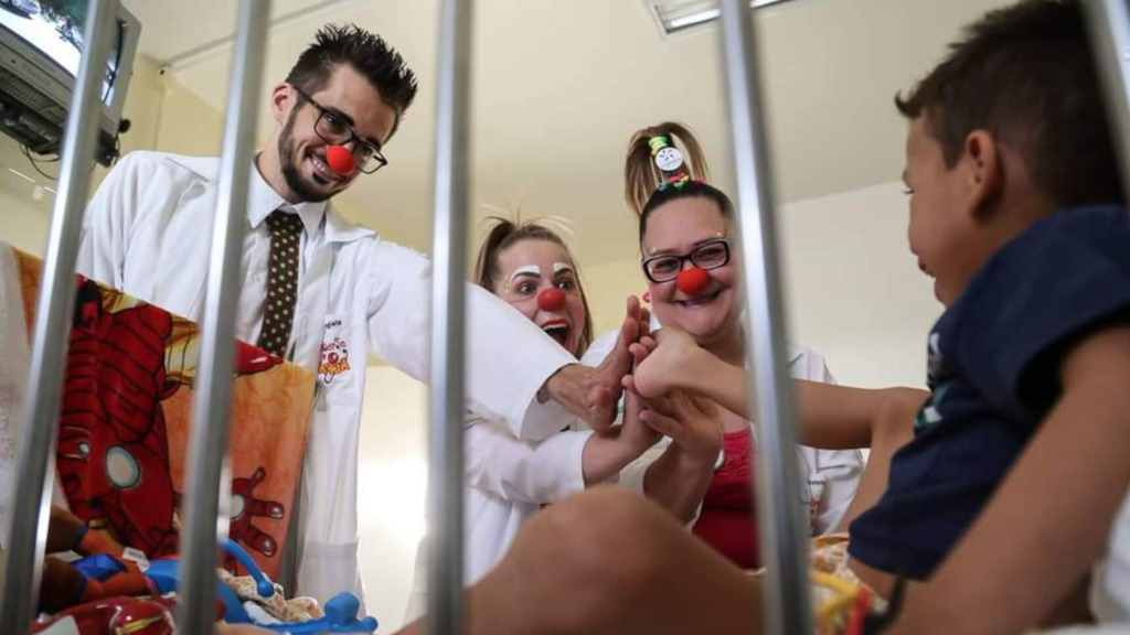 título imagem Esquadrão da Alegria está com inscrições abertas para voluntários; conheça a ONG