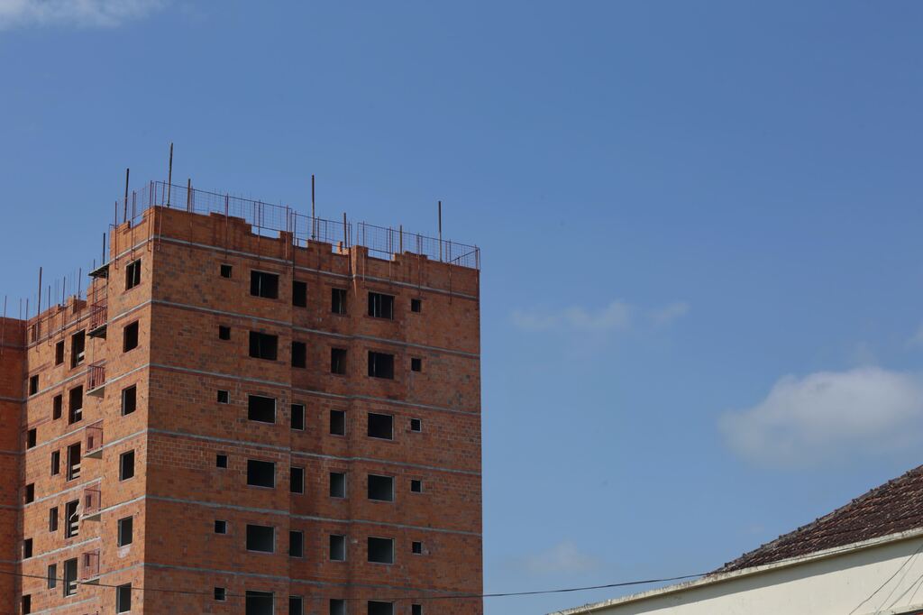 título imagem Os setores que mais geraram e cortaram empregos no 1º semestre em Santa Maria