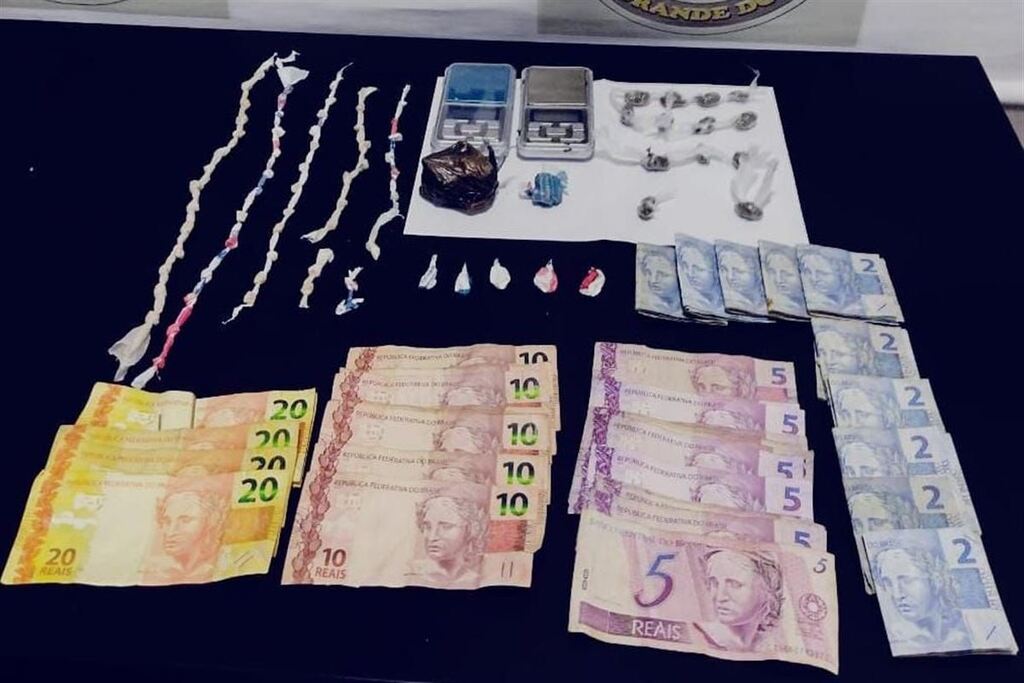 Jovem é preso em flagrante por tráfico de drogas no Bairro Pinheiro Machado em Santa Maria