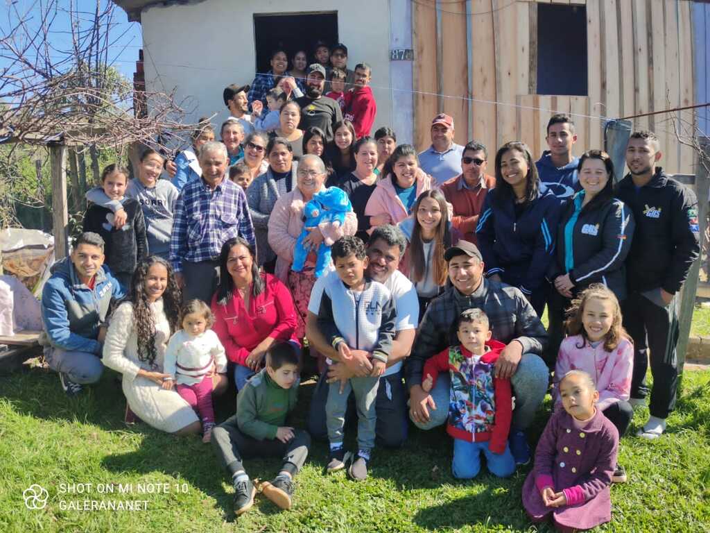 Foto: Arquivo Pessoal - Festa de aniversário da Dona Alzira, que completou 110 anos. Na foto não está toda família