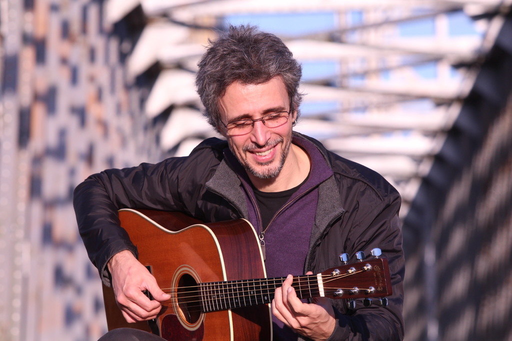 Abrindo o Mês da Cultura, Vitor Ramil faz show gratuito no Theatro Treze de Maio