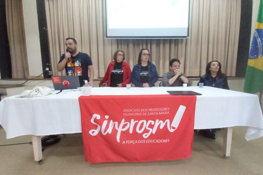 título imagem Professores da rede municipal de Santa Maria deflagram ‘operação tartaruga’ após assembleia geral