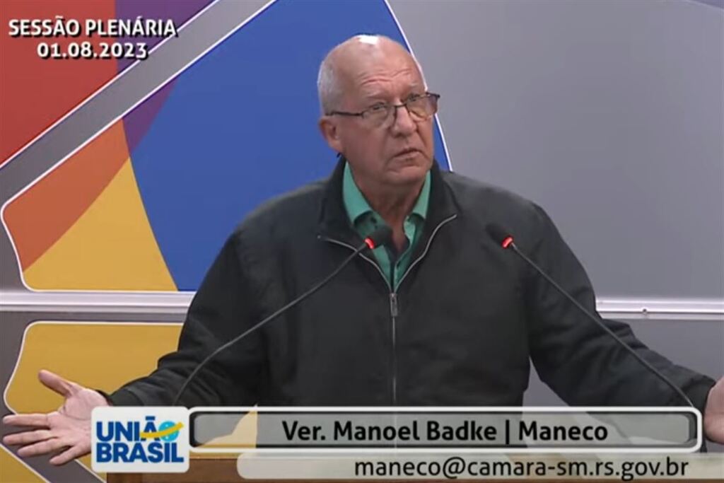 título imagem Vereador Manoel Badke solta o verbo contra “os oportunistas”