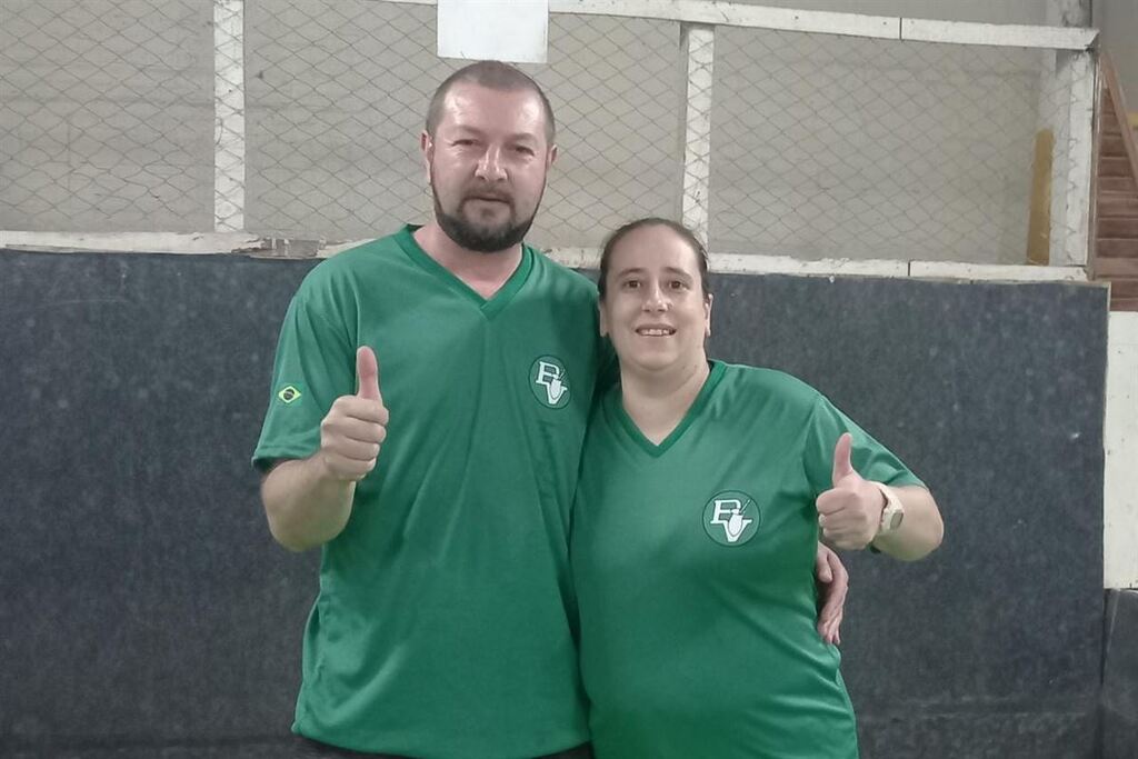 Dupla do CTG Ponche Verde/Amigos do Tiaka garante o campeonato citadino de bocha Dupla do CTG Ponche Verde/Amigos do Tiaka garante o campeonato citadino de bocha