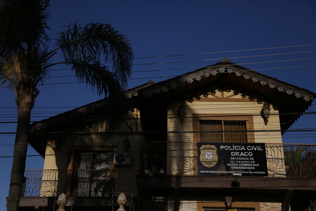 Casal é preso e mais de R$ 3 mil é encontrado escondido dentro de congelador em Santa Maria