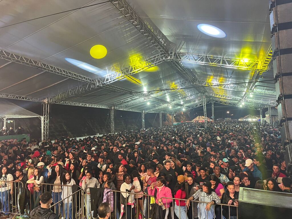 Fotos: Bianca Guimarães (Diário) - Cerca de 9mil pessoas participaram da segunda noite da Calourada de Inverno