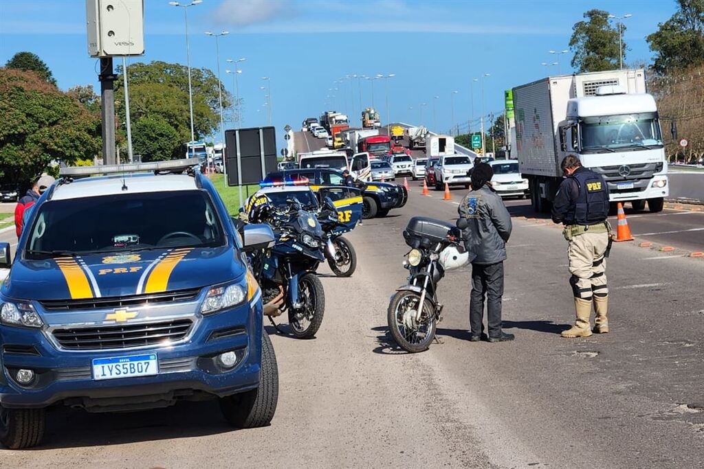 PRF realiza operação em rodovia de Santa Maria