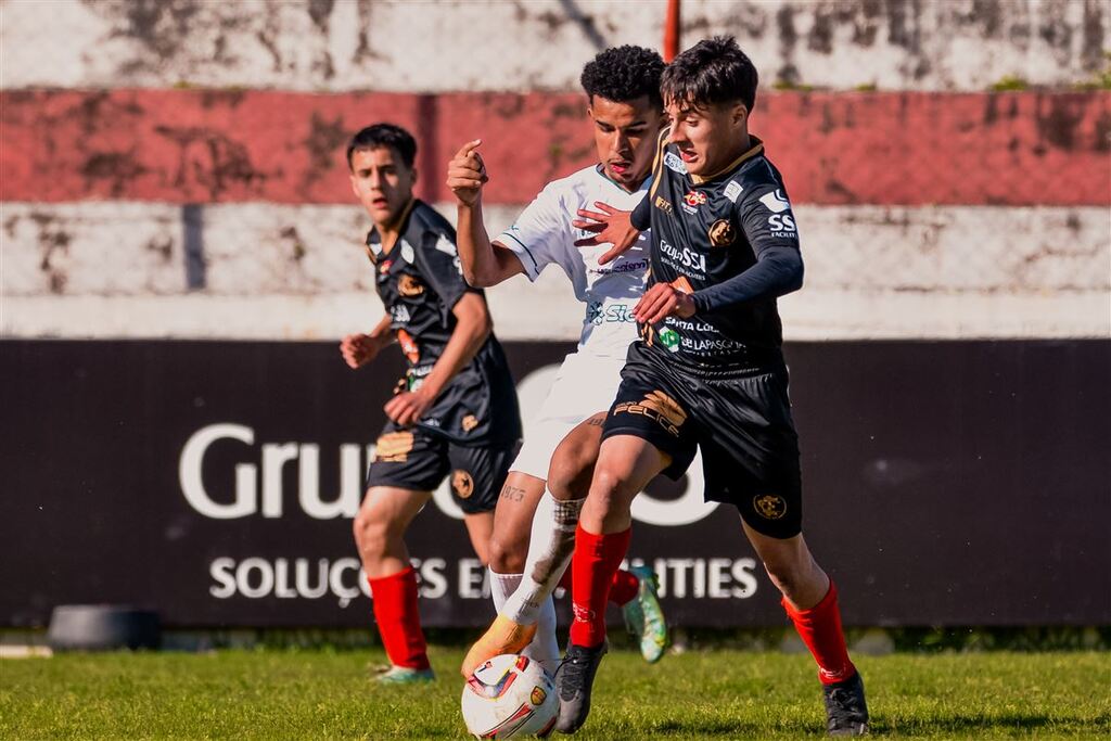 Sub-17 do Inter-SM fica no 0 a 0 em jogo de ida das semifinais