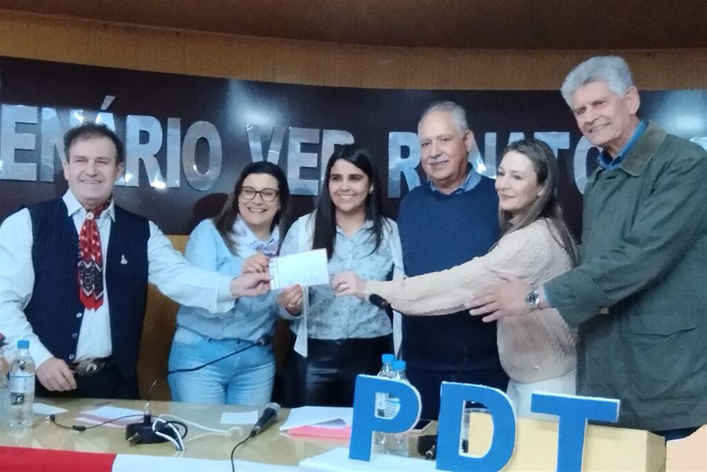 título imagem PDT gaúcho prestigia filiação de vereadora de São Gabriel