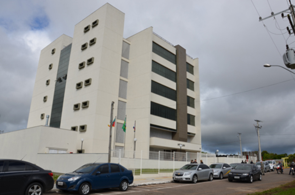 Sete integrantes de facção criminosa irão a júri nesta quarta-feira por assassinato e tentativa de homicídio em Santiago