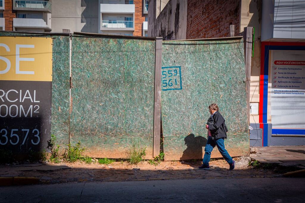 título imagem Homem se machuca ao cair no centro de Santa Maria