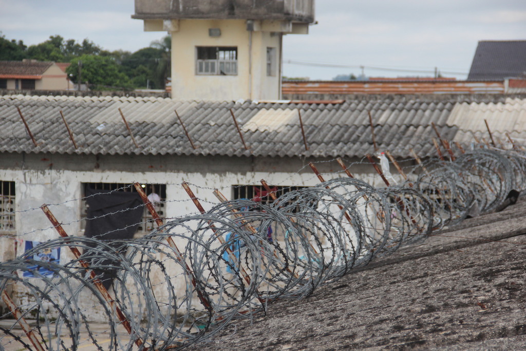 Relatório pede uso de câmeras por policias penais