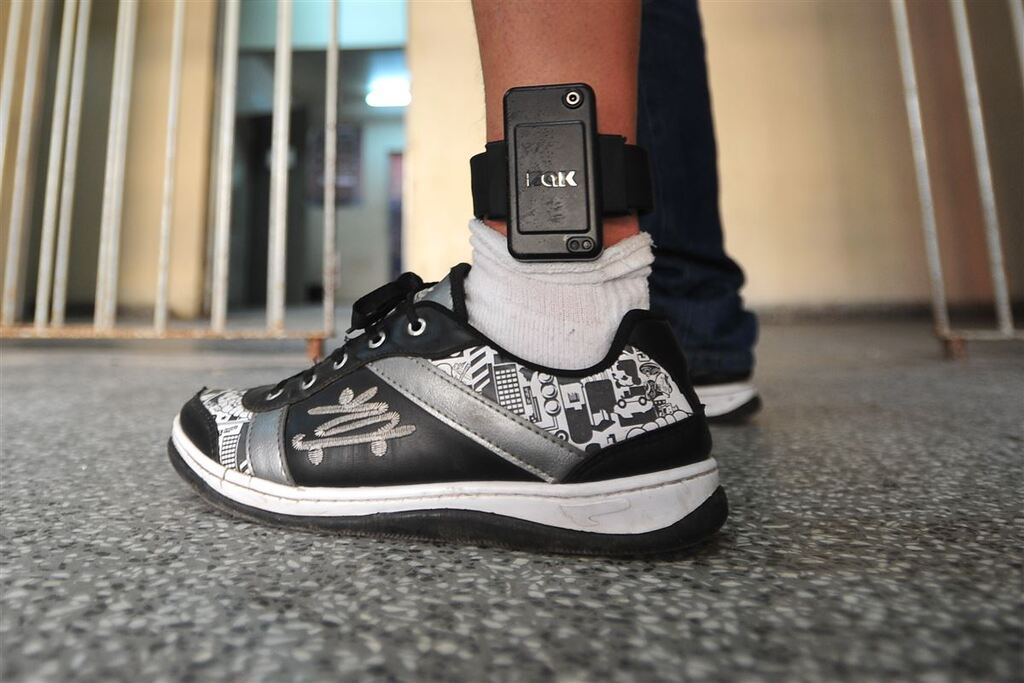 Foragida que havia arrancado tornozeleira eletrônica é capturada pela Brigada Militar em Santa Maria