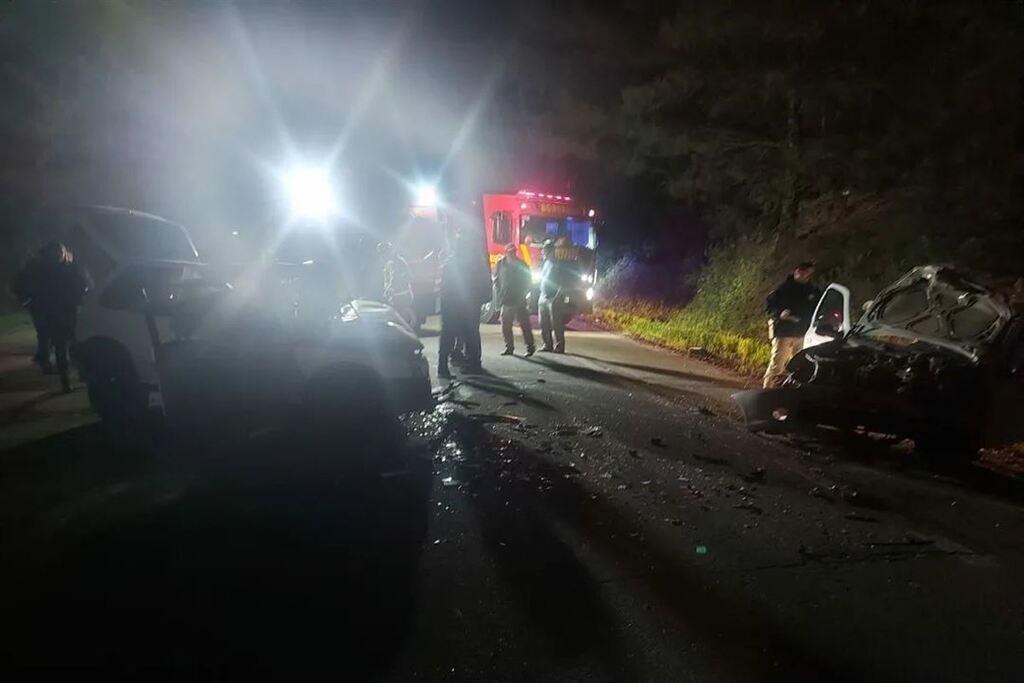 Duas pessoas ficam feridas em colisão frontal na BR-158 em Itaara