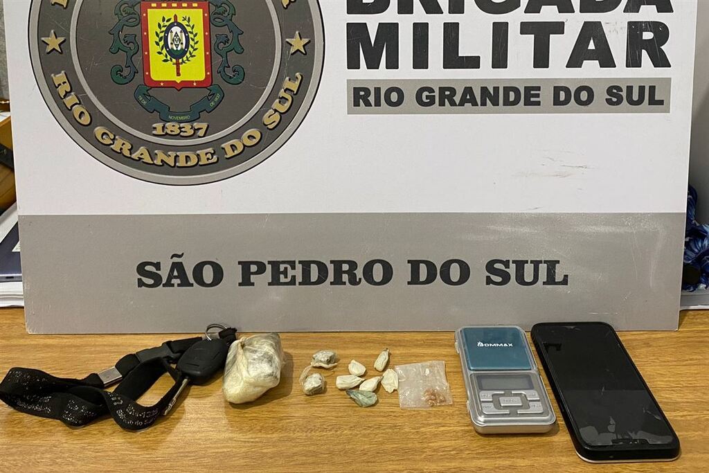 Homem é preso em flagrante por tráfico de drogas próximo a escola em São Pedro do Sul