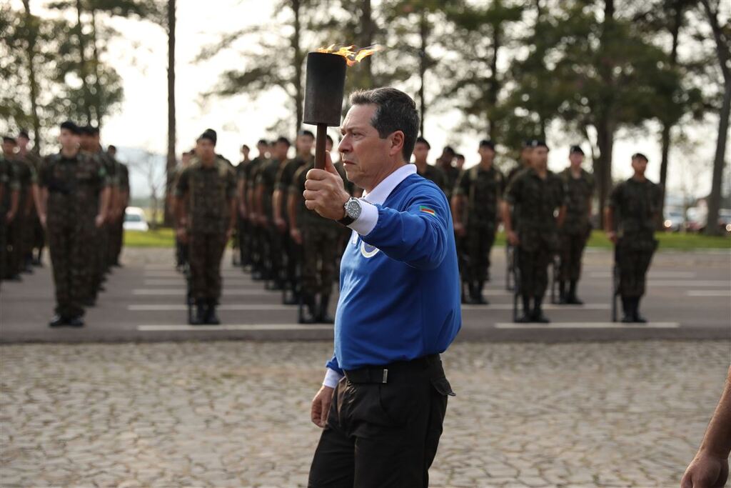 Foto: Luciano Souza (3ªDE) - Fogo Simbólico da Pátria foi conduzido até Santa Maria pela Liga da Defesa Nacional (LDN). Na foto, o vice-presidente da instituição, Cláudio Scherer
