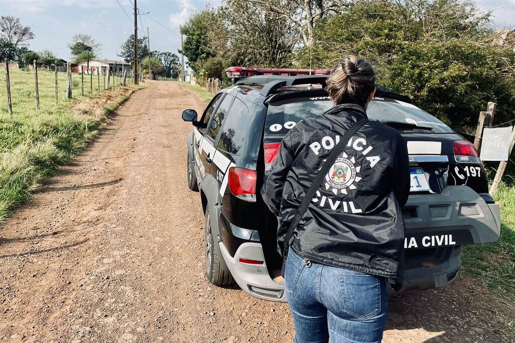 título imagem Dupla é presa após roubar e agredir homem em Júlio de Castilhos