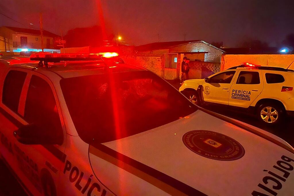 Foto: Rafael Menezes - Vítima foi morta na residência no Bairro Carolina