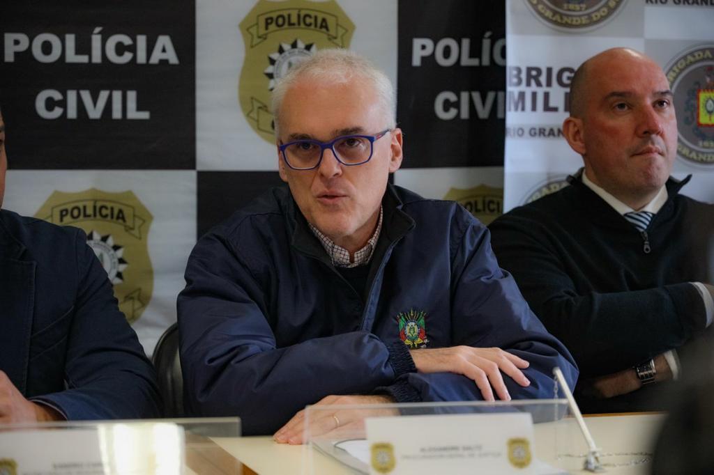 título imagem Três pessoas são presas suspeitas de envolvimento na tentativa de homicídio de Promotor de Justiça de Teutônia