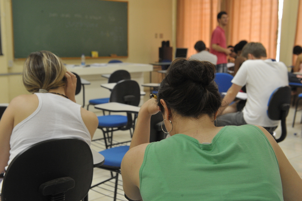 Últimos dias para se inscrever em concursos de duas cidades da região; salário chega a R$ 8 mil