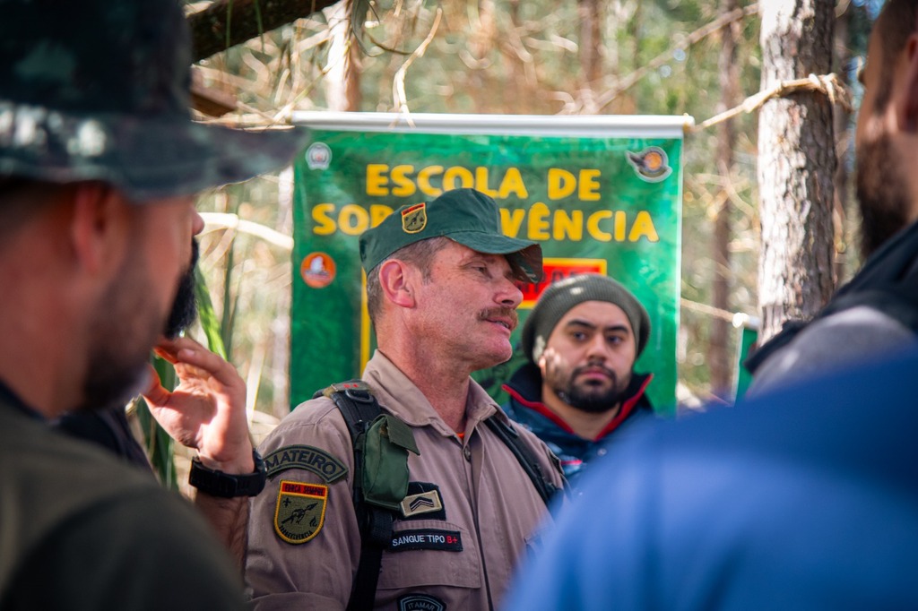 Ex-participante do reality show 'Largados e Pelados' ministra curso de sobrevivência em Santa Maria
