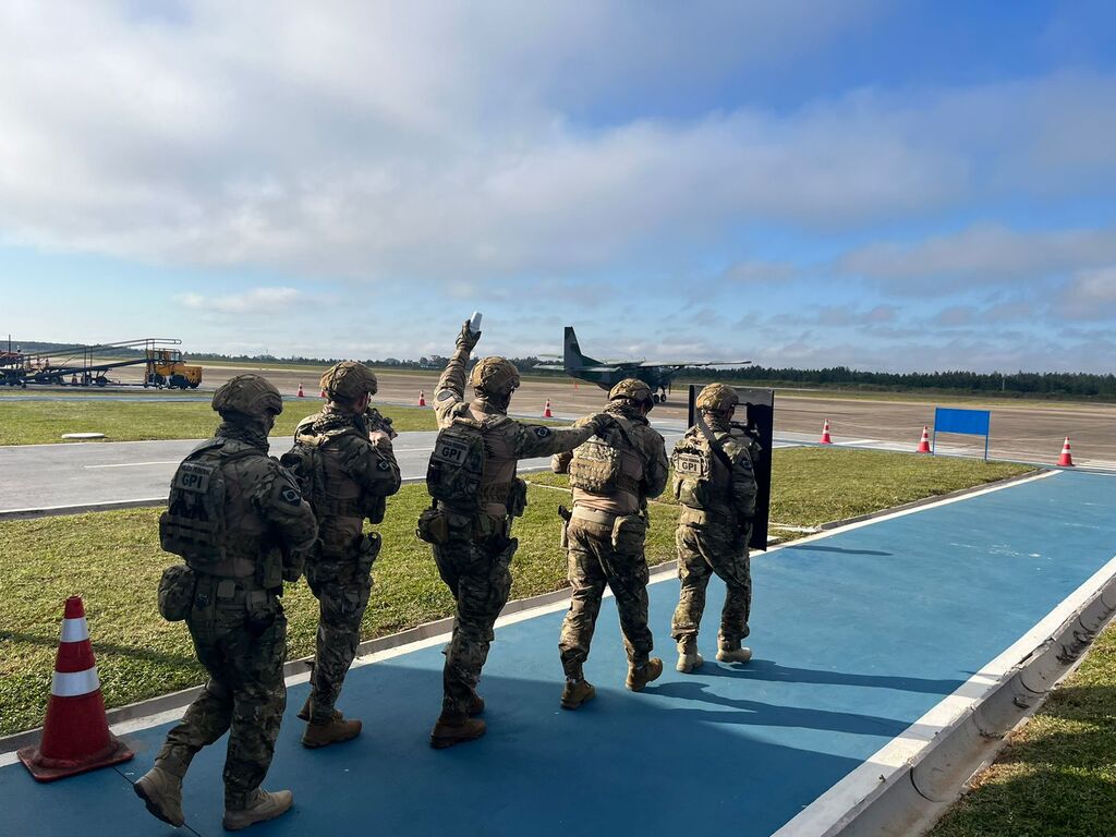Polícia Federal realiza simulação de sequestro de aeronave e ameaça a bomba no Aeroporto de Santa Maria