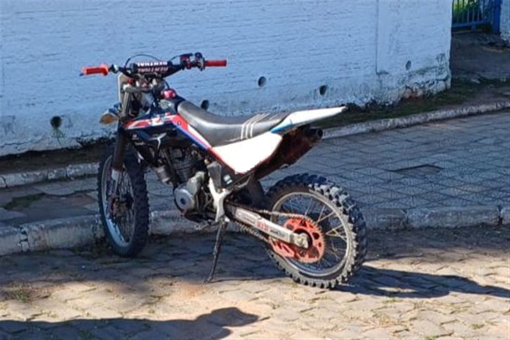 título imagem Jovem é preso após empinar motocicleta em frente a viatura da Brigada Militar