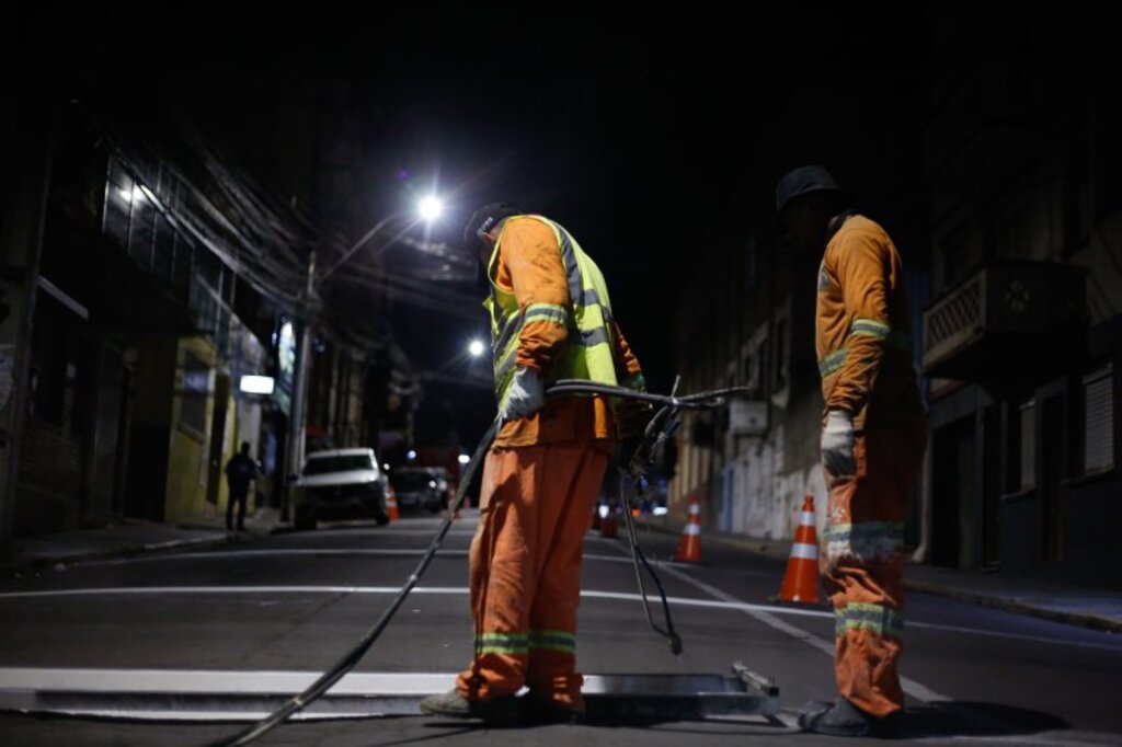 título imagem Com investimento de R$ 2,9 milhões, ruas de Santa Maria recebem reforço na sinalização