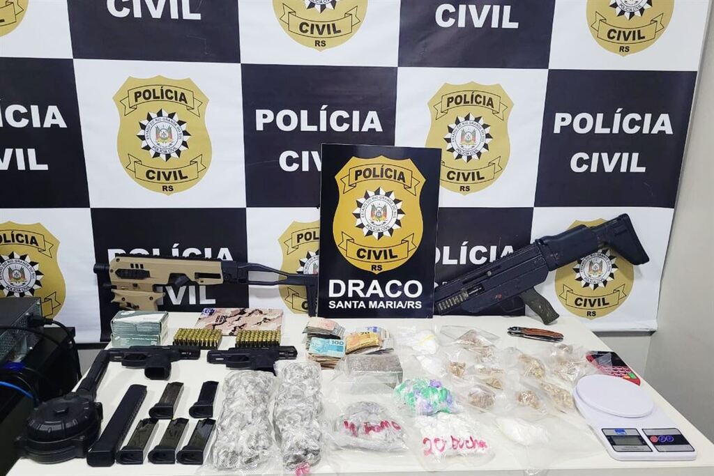 título imagem Casal que armazenava drogas, armas e munições para facção é preso em Santa Maria