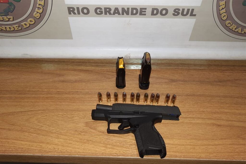 título imagem Motorista é preso por porte ilegal de arma na RSC-287 em Santa Maria
